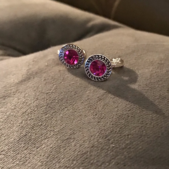 NAPIER SILVER TONE/PURPLE STONE CLIP ON EARRINGS - Picture 4 of 5